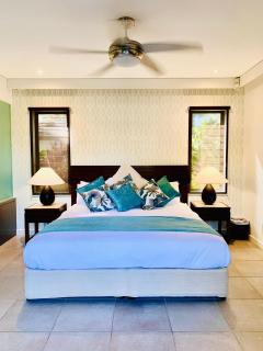 Tropical Lagoon Swimout - Sea Temple Resort & Spa - Port Douglas - 8