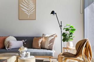 Stylish 2BR Apt Steps from Vic Market with Parking - Melbourne - 3