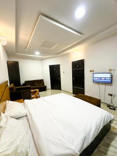 2 Bedroom Apartment Lekki - Lekki - 4