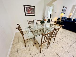 Spacious, Open Layout And Pool Relaxation! - Orlando - 2