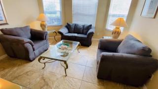 Overlooking The Golf Course, Spacious Interior! - Davenport - 1