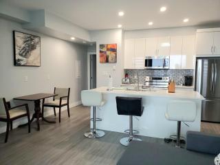 Ocean view modern 1 bed room suite with two beds and a full kitchen - Colwood - 2