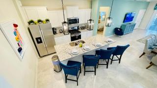 Gated Luxury Resort Home With South Facing Pool - Davenport - 9