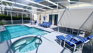 Spacious Modern And Clean Pool Home With Spa - 0