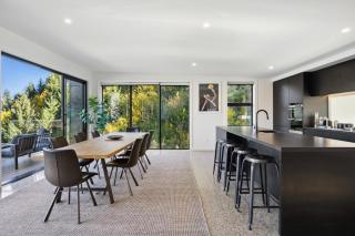 Modern Luxury Meets Alpine Charm - Queenstown - 4