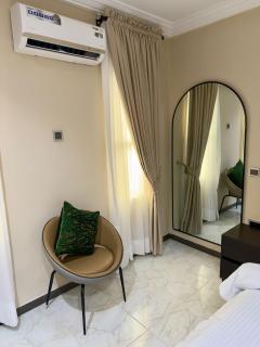 Pearl YV - Lekki - 0