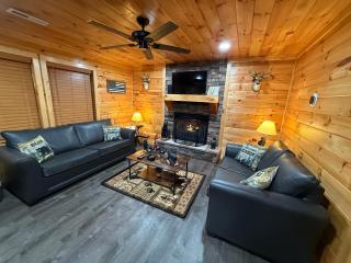 Paradise at the Smokies Cabin with HOT TUB! - Sevierville - 0