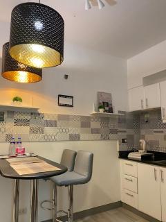 JL Suite Staycation near Venice Grand Canal Mall - Manila - 6