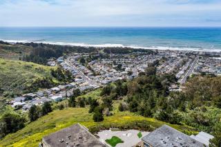 Stunning 2BR with Ocean, Mountain & Sunset Views - Pacifica - 8