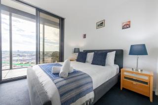 Penthouse Pad - Free Parking, Pool & Gym - 7