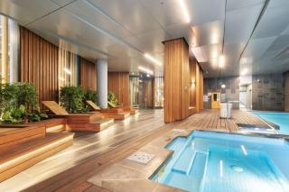 Penthouse Pad - Free Parking, Pool & Gym - 6