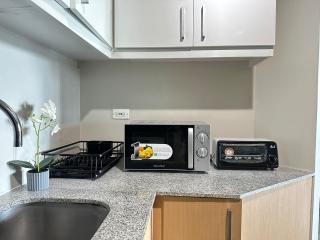 3BR Uptown BGC with Parking and 300mbps Wifi - 4