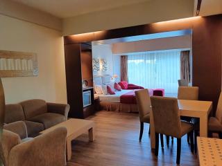 Lux Tychi Hotel - Malang - 3