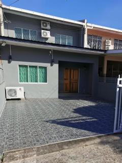 ANG LEE HOLIDAY HOME 2 - 5