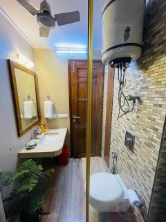 Divine India Service Apartment 4Bhk,D-36, Saket - 2