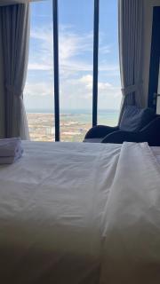 Pollux Habibie Lvl 52 Sea View Studio with Gym,Pool & Netflix - Batam Center - 5