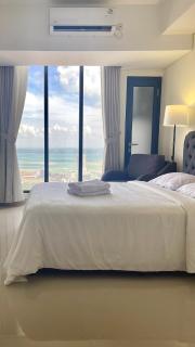 Pollux Habibie Lvl 52 Sea View Studio with Gym,Pool & Netflix - Batam Center - 1