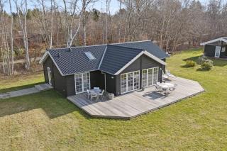 Modern Holiday Home With Large Garden Near Beach - 7