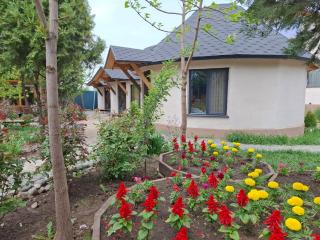 Happy Nomads Yurts & Hostel - Karakol - 5