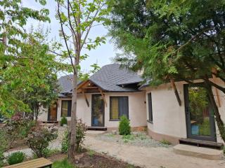 Happy Nomads Yurts & Hostel - Karakol - 0