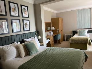 No: 1 The Esplanade Guest Accommodation. - Tenby - 3