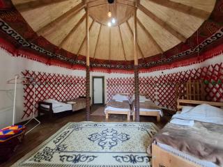 Happy Nomads Yurts & Hostel - Karakol - 7