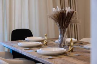 Luxurious 3BR - Pool - Canal View - Kids Play Area - Dubai - 2
