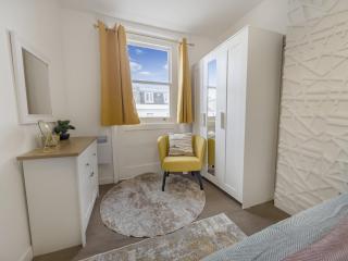 Stylish Hyde Park 3 Bedroom Apartment - London - 8
