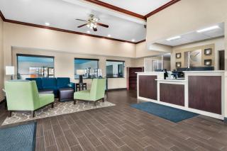 Comfort Inn & Suites - North East - 5