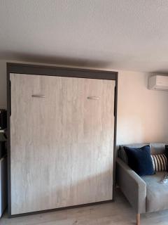 Le Lavandou Le Saint Clair, 350m de la plage de St Clair, Studio tout équipé, clim, Wifi Fibre, TV connectée, lave linge, lave vaisselle, place de parking et plus - Le Lavandou - 6