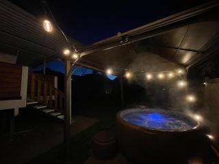 Cozy Private Suite with HOT TUB fire pit and AC! - Hope - 1