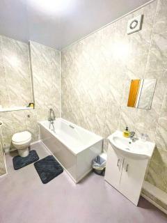 Full Sea Views Top Floor Apt Sleeps 6 on Promenade Shore Vibes - Morecambe - 9