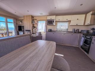 Modern 6 Berth Caravan With Free Wifi Nearby Pakefield Beach Ref 68028Cr - Lowestoft - 3