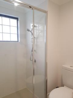 Luxury Cosy apt, close to airport, opposite park - 5