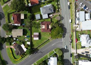 King Bed, Shared Bath, 5BR Home In Beenleigh For 2 - Beenleigh - 8