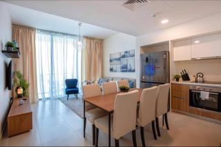 A Luxury 2-br apartment with balcony and pool view, close to mall and beach- high speed Internet and much more! - for families only - 5