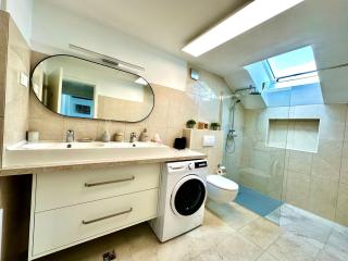 New sunny 3-room apartment with parking and air conditioning - 5