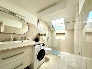 New sunny 3-room apartment with parking and air conditioning - 3