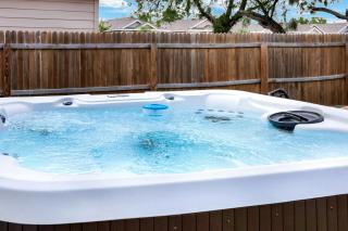 Hot Tub Getaway Nr Missions Park Bbq Yard Games - San Antonio - 8