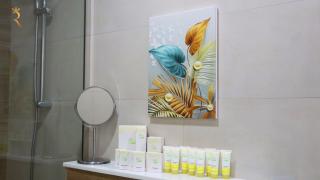 1BR Masdar Apt Poolside Comfort and Near Airport - Abu Dhabi - 1
