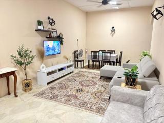 Qeens Homestay - 1