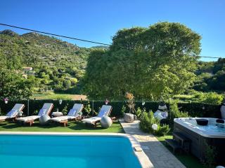Villa Ivona with swimming pool and jacuzzi - Ošlje - 0