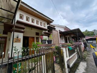Jirek Homestay Bukittinggi - Bukittinggi - 9