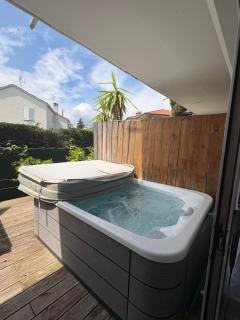 Hotel Sable Et Soleil - Port, Plage et Jacuzzi Privé - Fréjus - 0