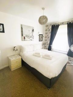 Relaxing 2 bedroom family chalet in quiet area, short stroll to beach, nr tranquil Norfolk Broads and Great Yarmouth - Scratby - 6