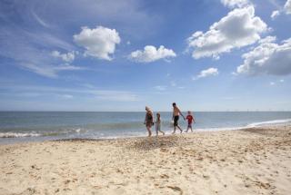 Relaxing family chalet in quiet area, short stroll to beach, nr to tranquil Norfolk Broads and Great Yarmouth - 8