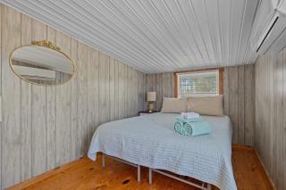 Waterfront Dock Kayaks Ping Pong 3 Bedroom 2 Bathroom - Sealevel - 2
