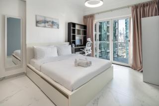 Luxury Jlt 1br Lakeview 5 Min Metro & Marina - Dubai - 8