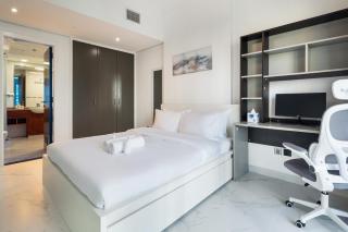 Luxury Jlt 1br Lakeview 5 Min Metro & Marina - Dubai - 4