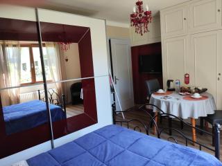 Colmar Room,chambre privée chez l'habitant,parking voiture devant la maison,garage moto et vélo - 5